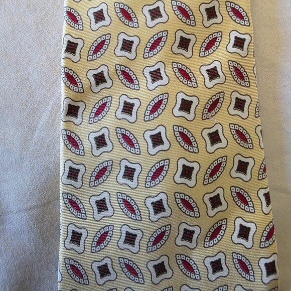 Neiman Marcus 100% Silk Tie Beige Red Geometric Pattern Classic Vintage 58x3.75 - Picture 3 of 12